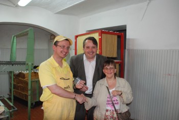 Lari-Oldham, 26 mah2016